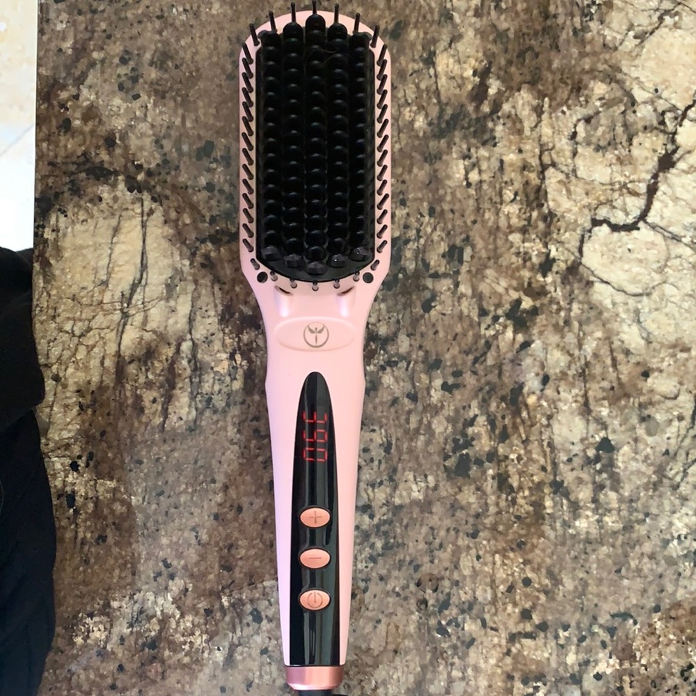 L’ange Le Vite hair straightening brush